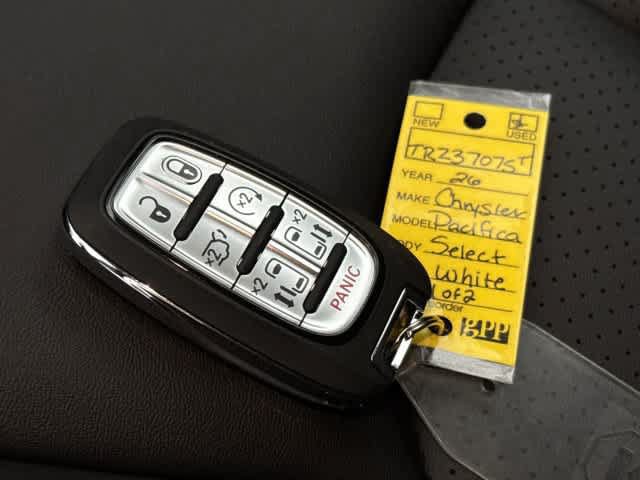 Used 2026 Chrysler Pacifica Select FWD image 30
