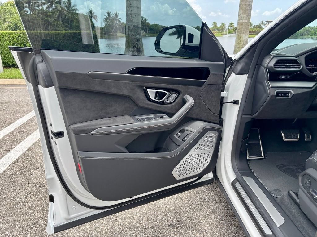Used 2024 Lamborghini Urus S AWD/4WD image 17
