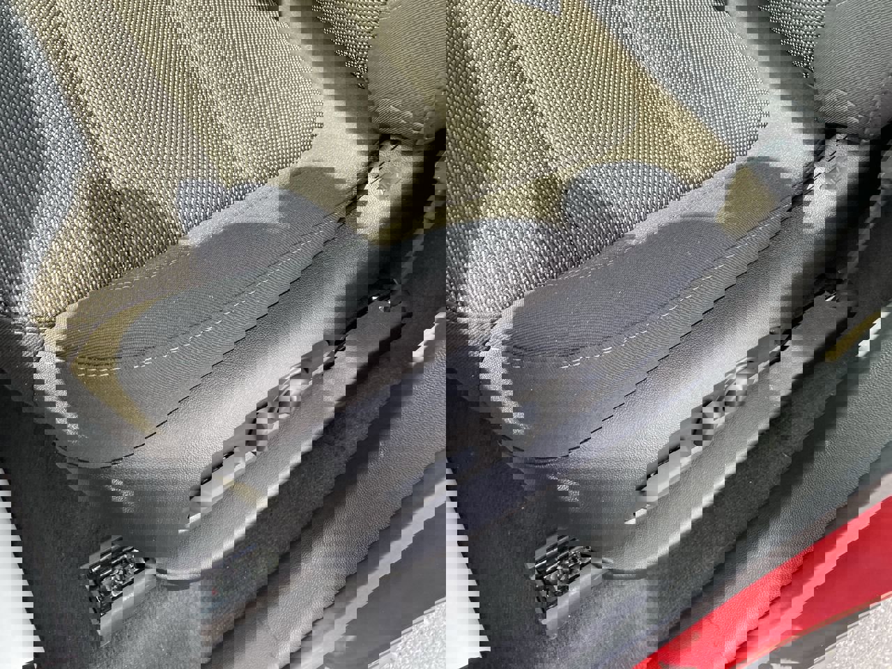 Used 2023 Chevrolet Traverse LT image 23