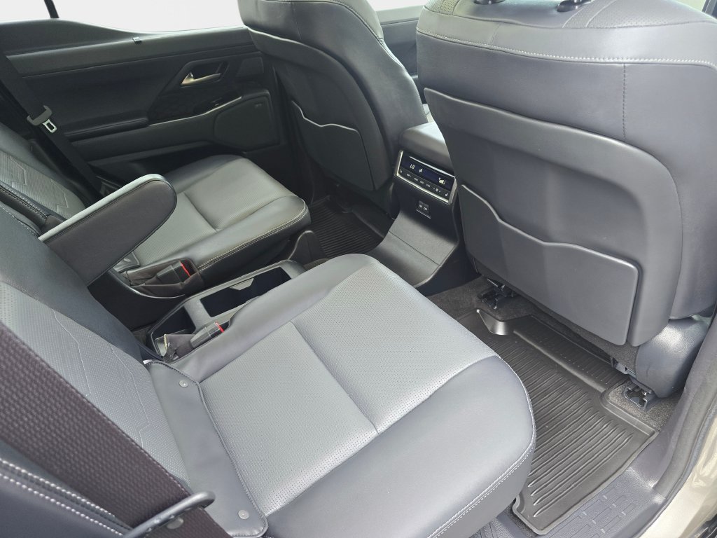 Used 2024 Lexus GX 550 AWD/4WD image 13
