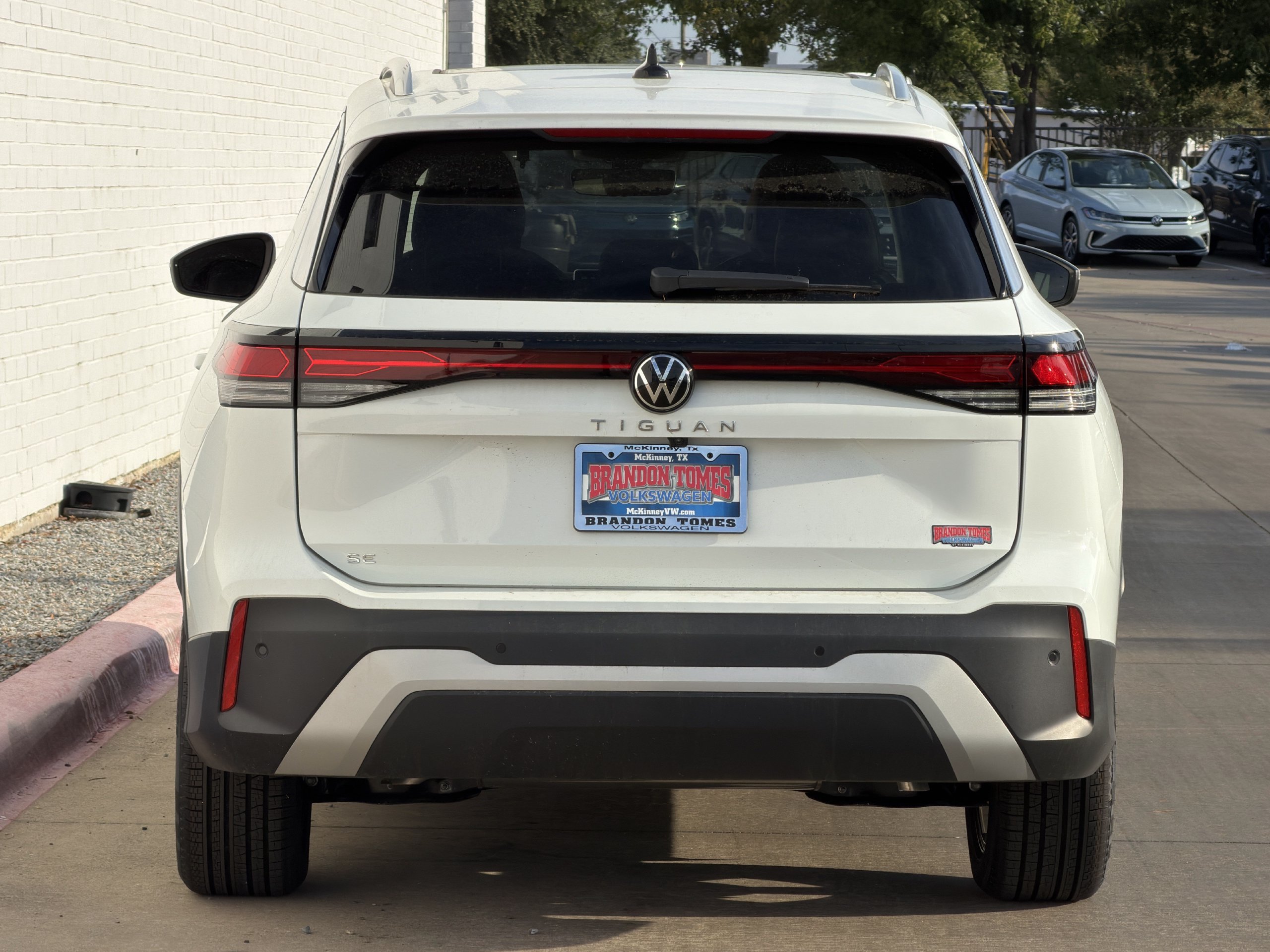 New 2026 Volkswagen Tiguan SE FWD image 7