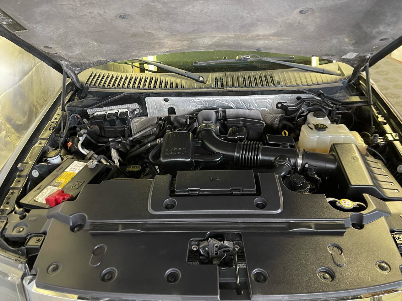 Used 2014 Ford Expedition Limited w/ Equipment Group 301A AWD/4WD image 29