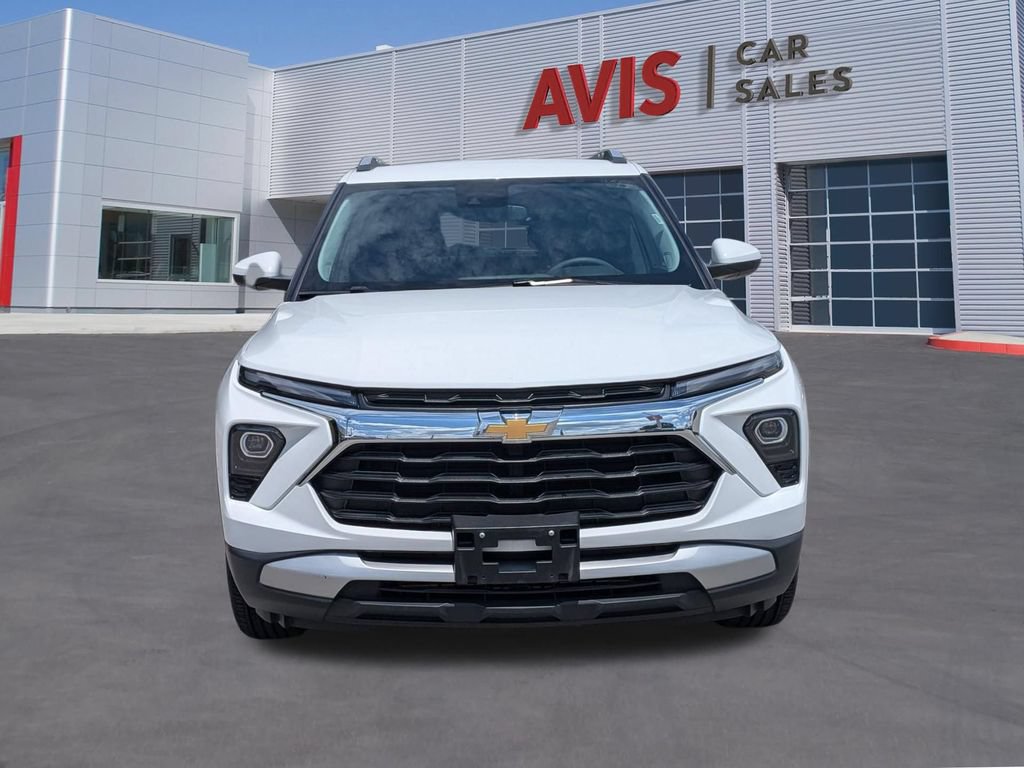 Used 2025 Chevrolet TrailBlazer LT AWD/4WD image 2