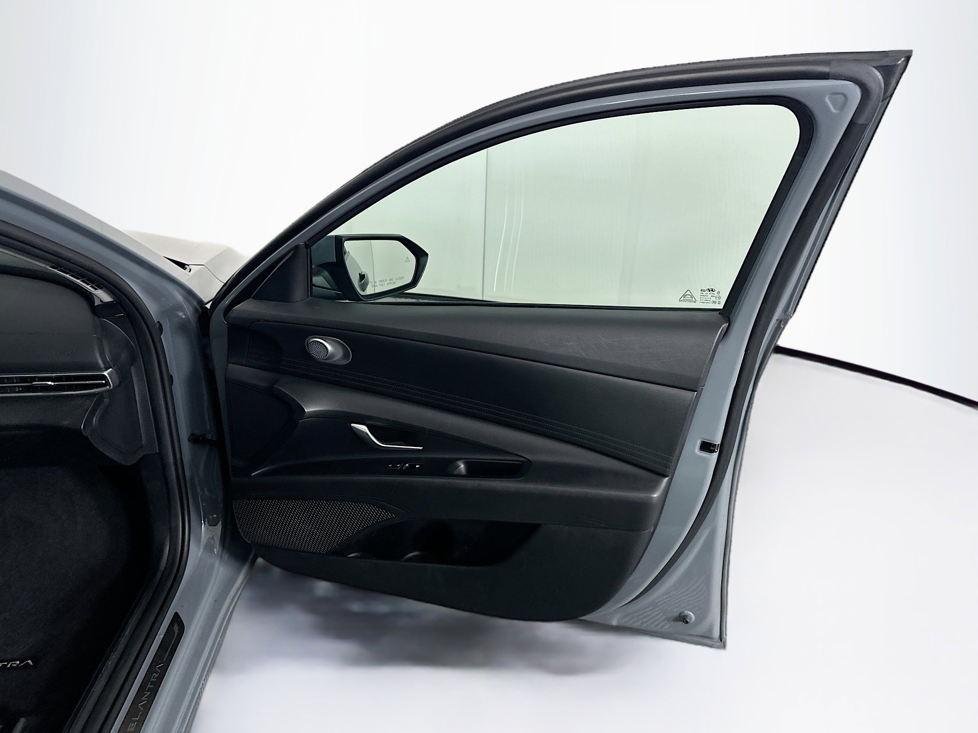 Used 2023 Hyundai Elantra SEL image 29