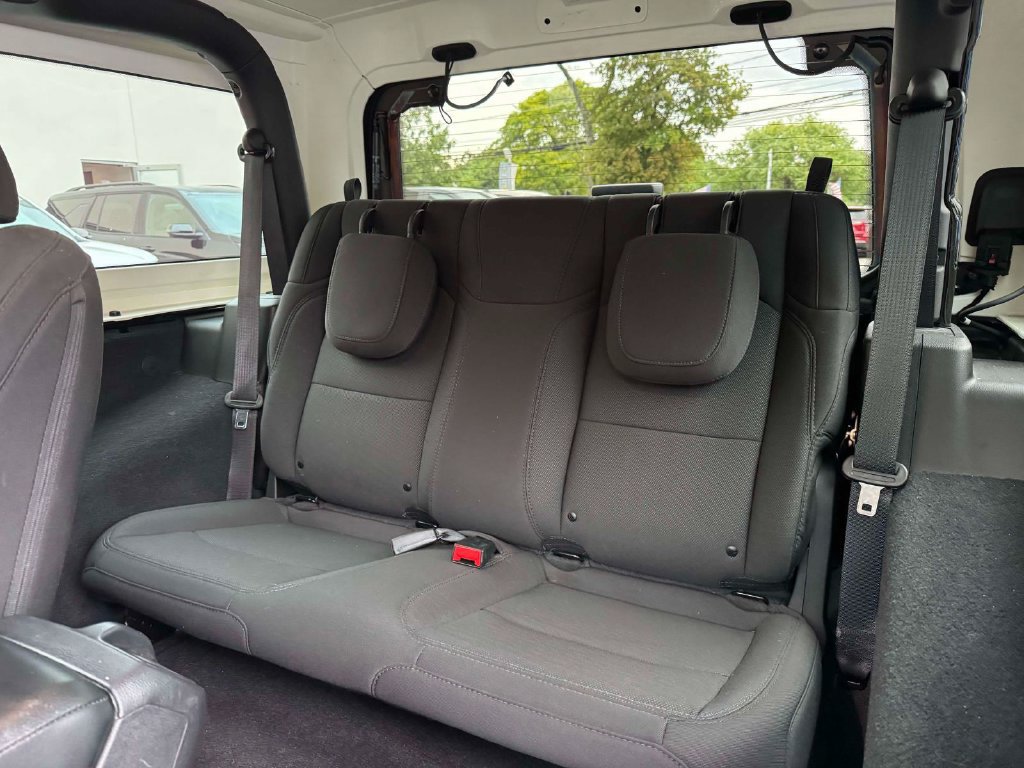 Used 2022 Jeep Wrangler Sport AWD/4WD image 13