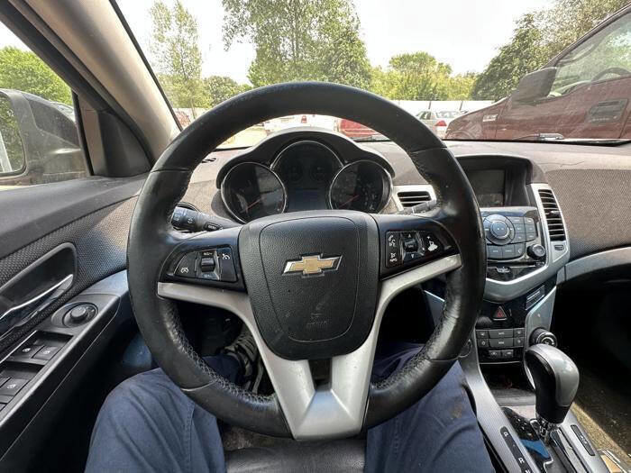 Used 2013 Chevrolet Cruze LTZ FWD image 31