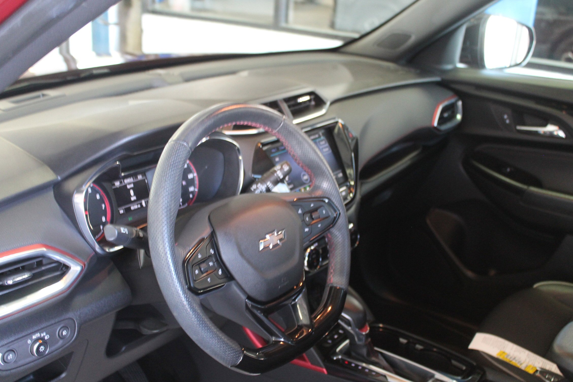 Used 2023 Chevrolet TrailBlazer RS w/ Sun and Liftgate Package FWD image 23