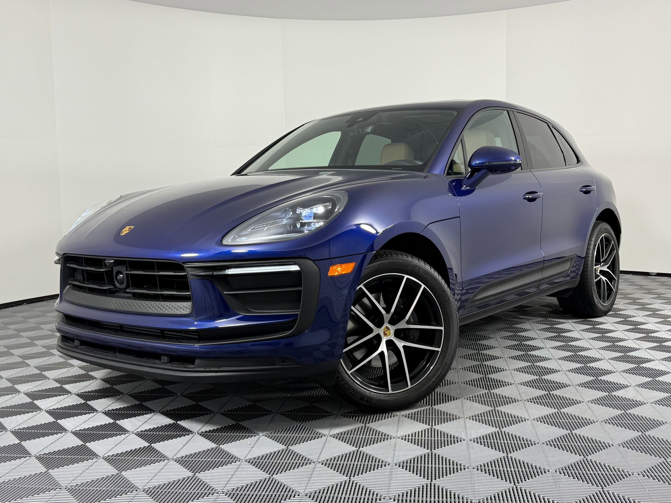 New 2025 Porsche Macan image 1