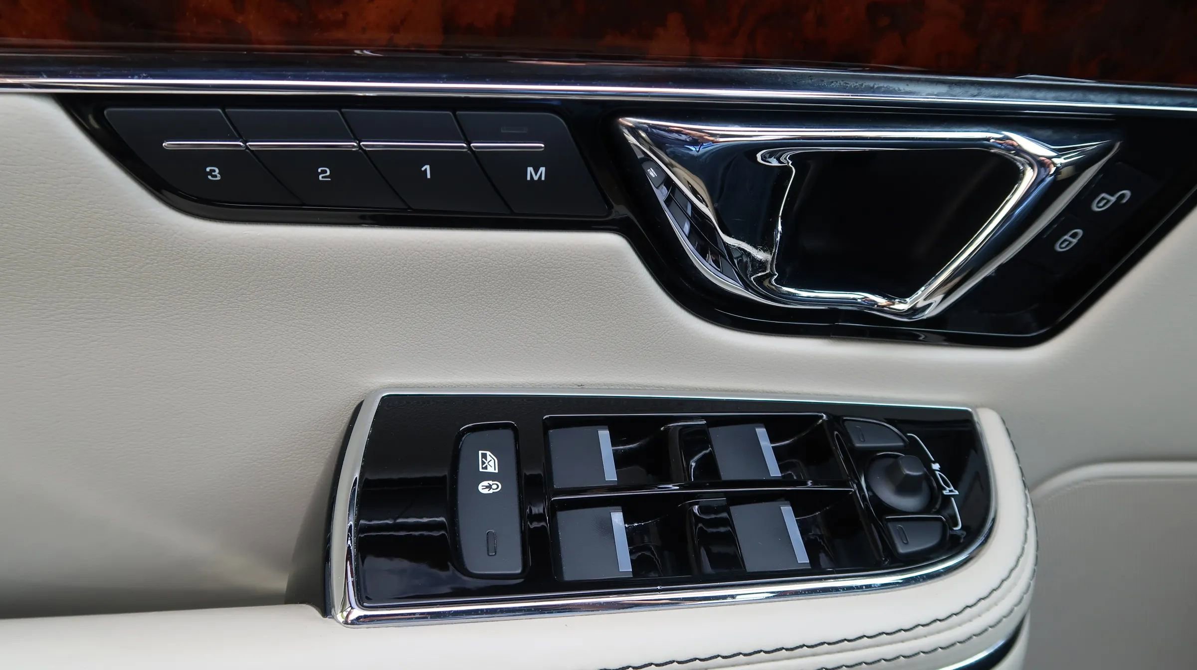 Used 2019 Jaguar XJ L Portfolio image 29