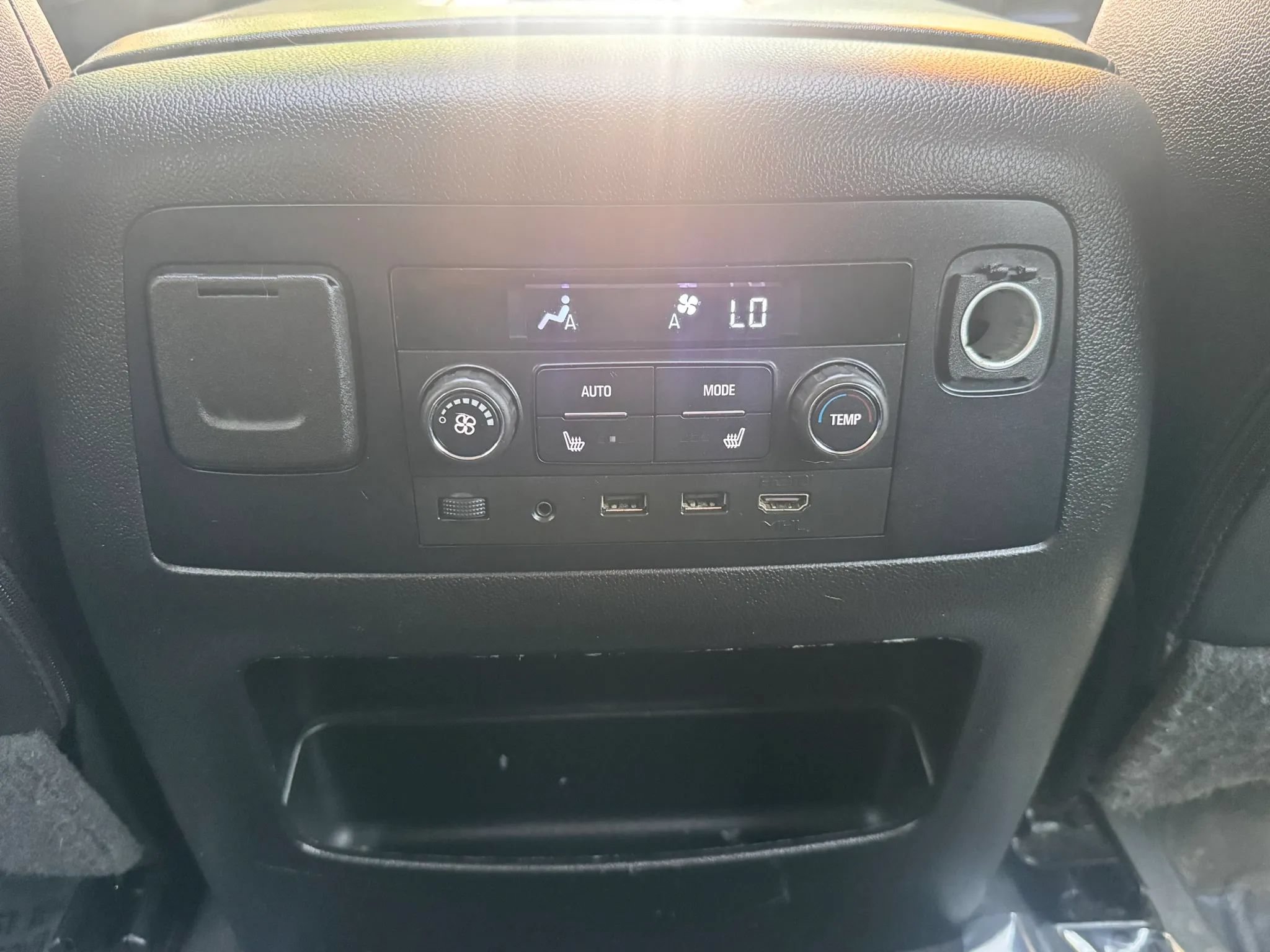 Used 2019 Chevrolet Suburban Premier RWD image 17