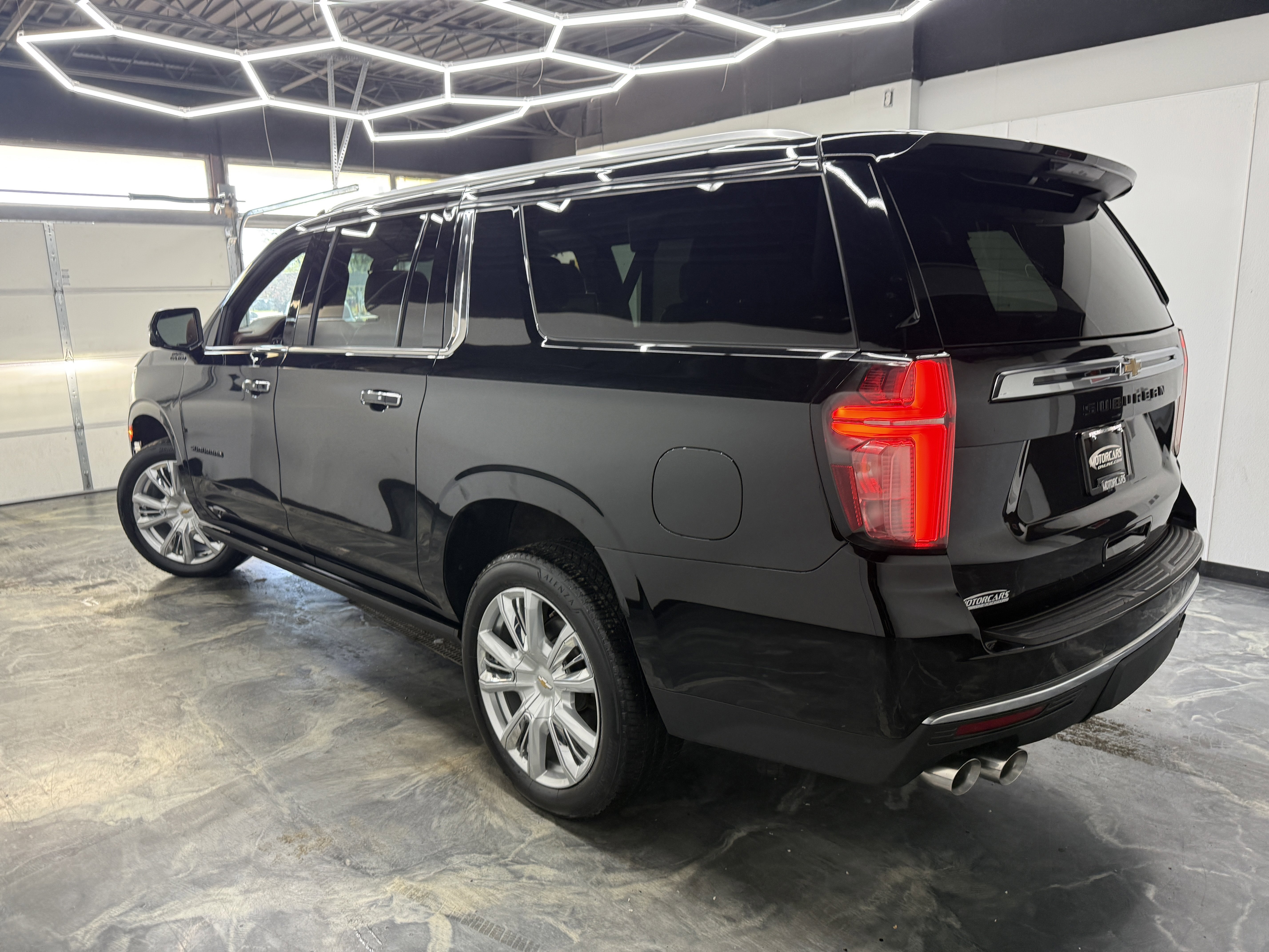 Used 2021 Chevrolet Suburban High Country AWD/4WD image 3