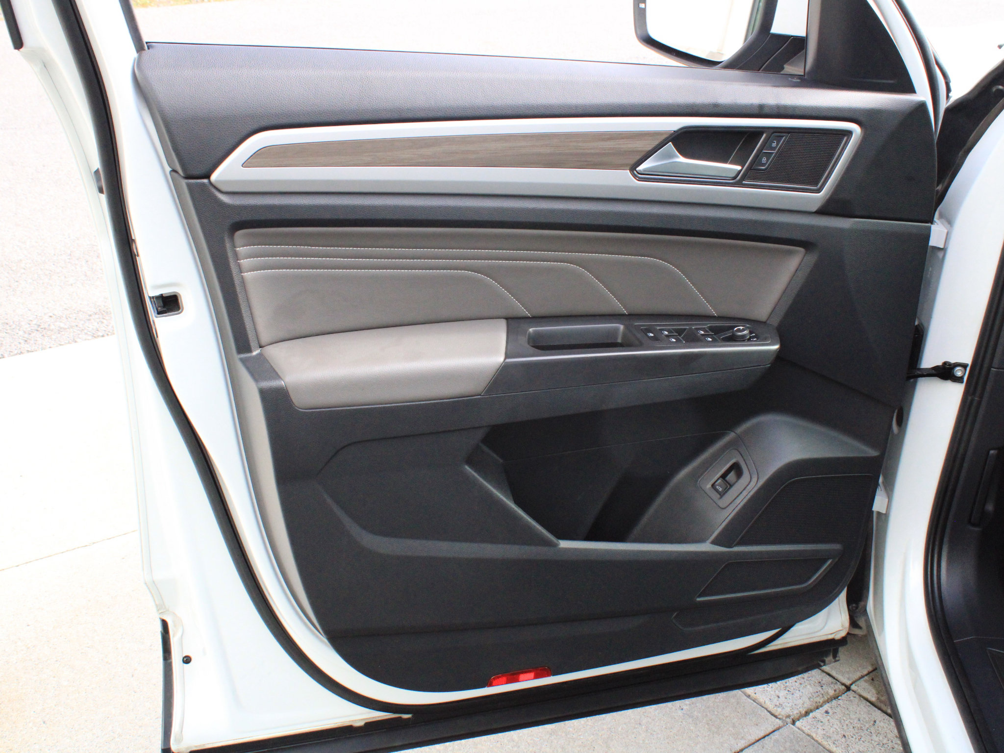 Used 2023 Volkswagen Atlas SEL AWD/4WD image 10