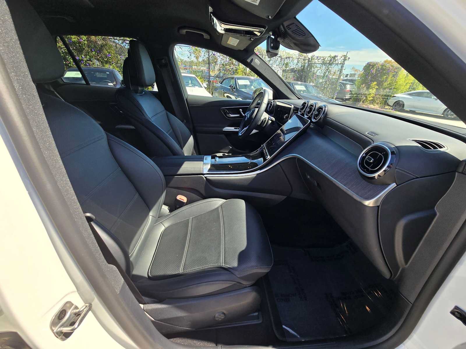 Used 2024 Mercedes-Benz GLC 300 4MATIC image 10
