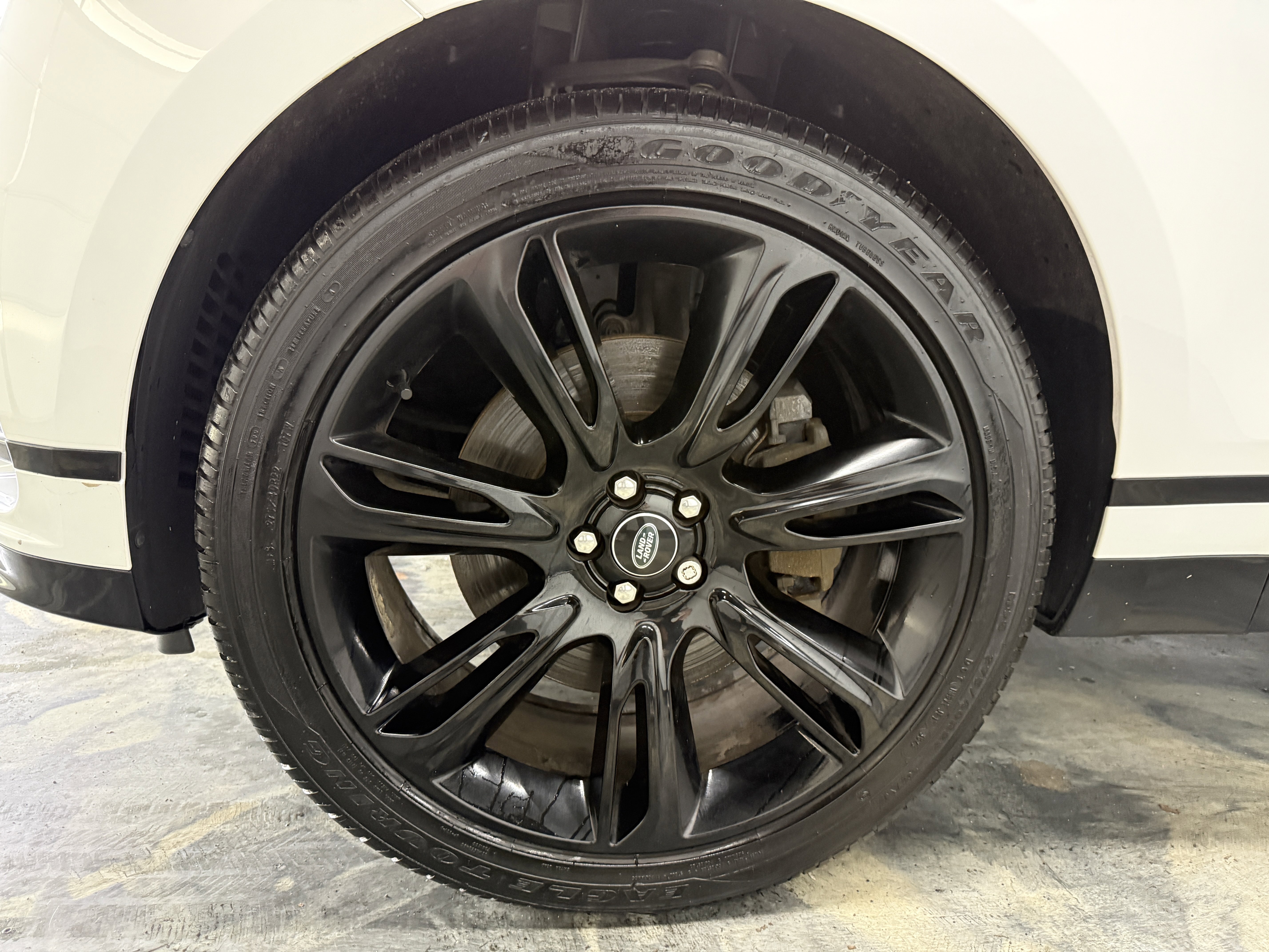 Used 2023 Land Rover Range Rover Velar R-Dynamic S image 31