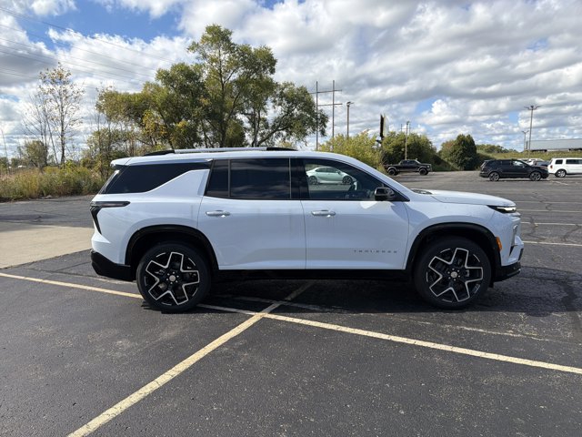 New 2026 Chevrolet Traverse High Country w/ LPO, Floor Liner Package image 4