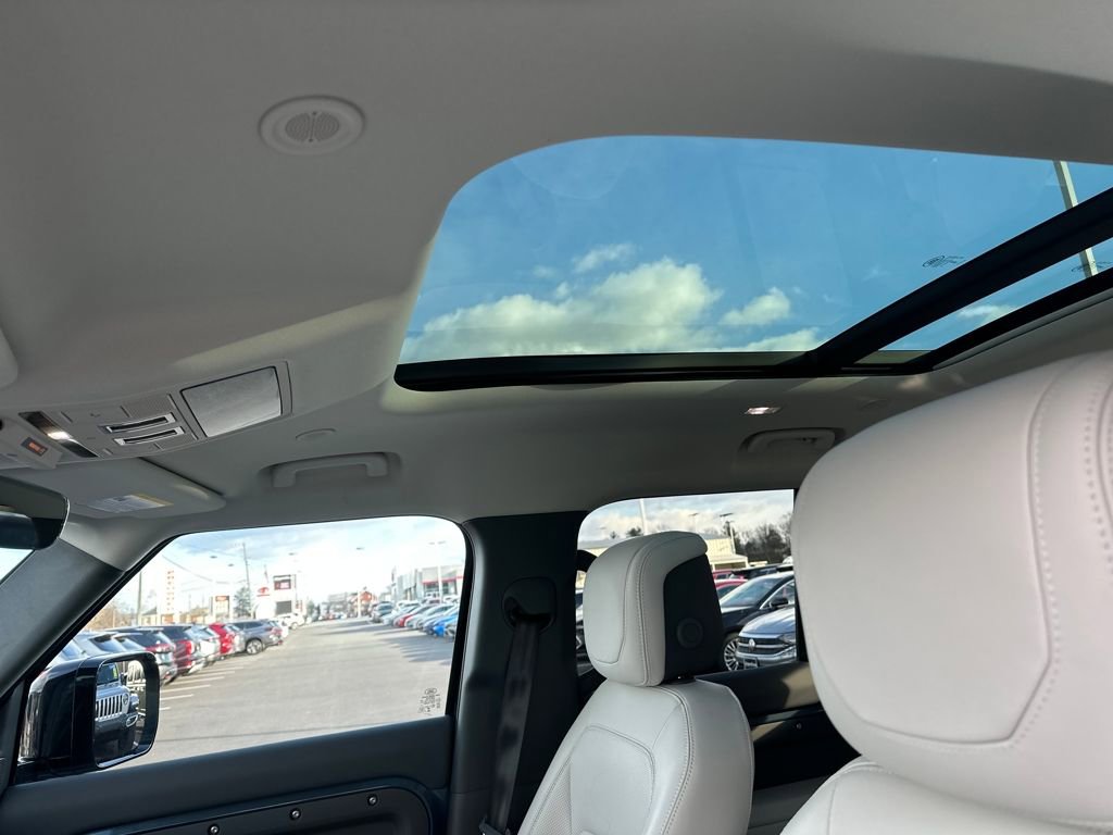 Used 2024 Land Rover Defender 110 S image 26