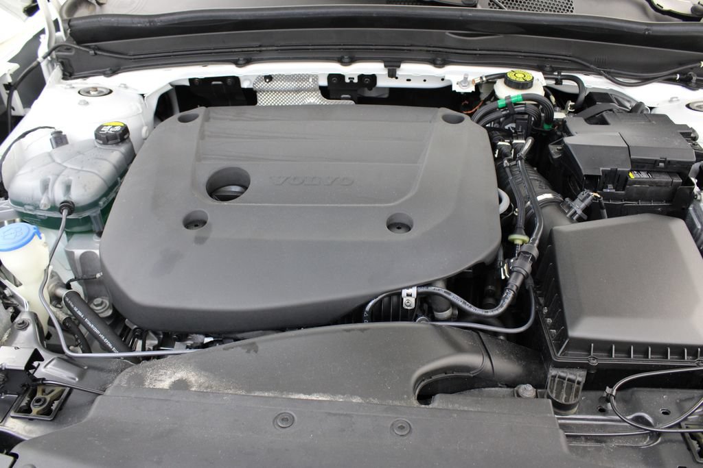 Used 2024 Volvo XC40 B5 Plus w/ Protection Package AWD/4WD image 33
