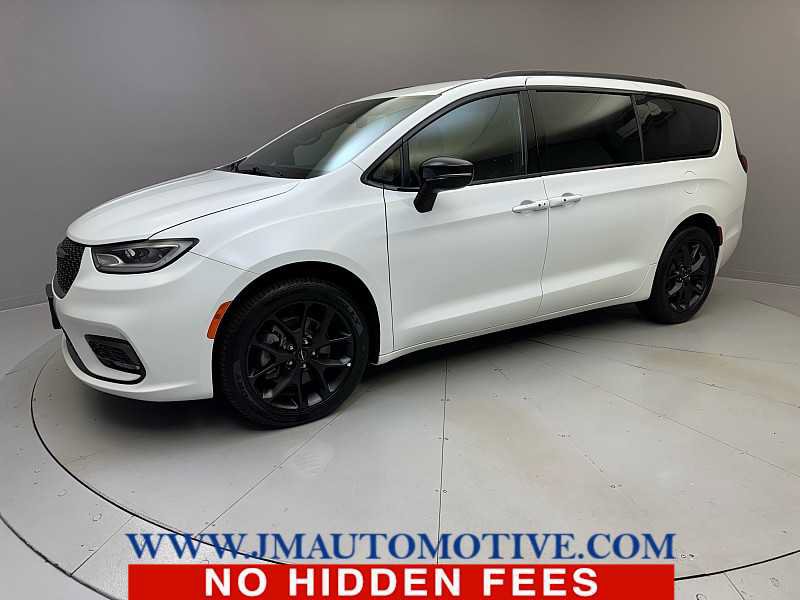 Used 2024 Chrysler Pacifica Touring-L w/ S Appearance Package