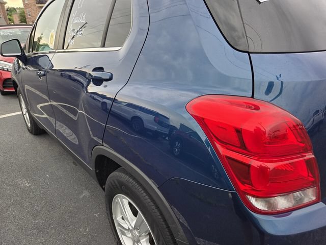 Used 2020 Chevrolet Trax LT w/ LT Convenience Package FWD image 9