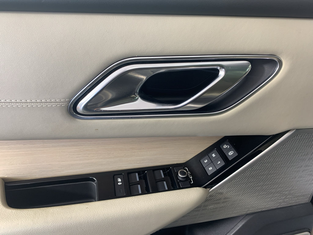 Used 2018 Land Rover Range Rover Velar R-Dynamic SE AWD/4WD image 14
