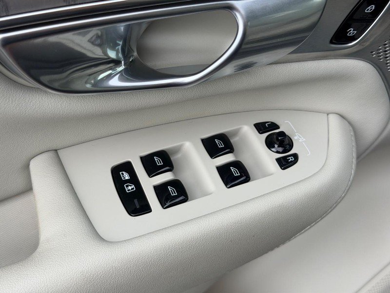 Certified 2025 Volvo XC90 T8 Ultra AWD/4WD image 17