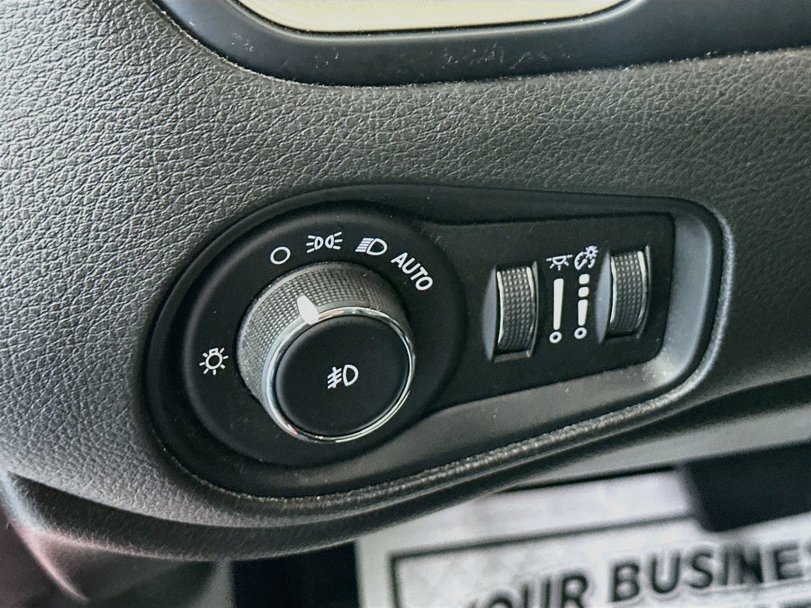 Used 2017 Jeep Renegade Limited w/ Advanced Technology Group FWD image 10