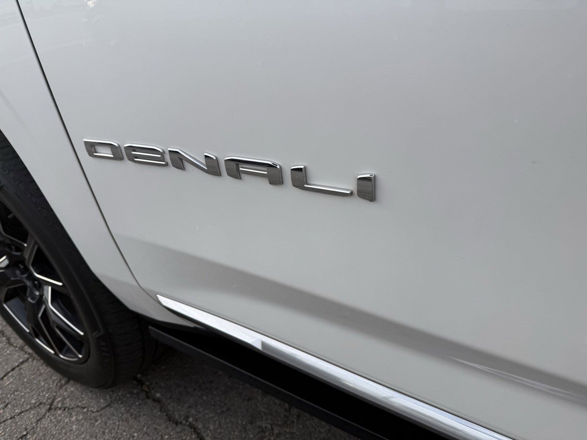 Used 2021 GMC Yukon Denali w/ Denali Ultimate Package image 9
