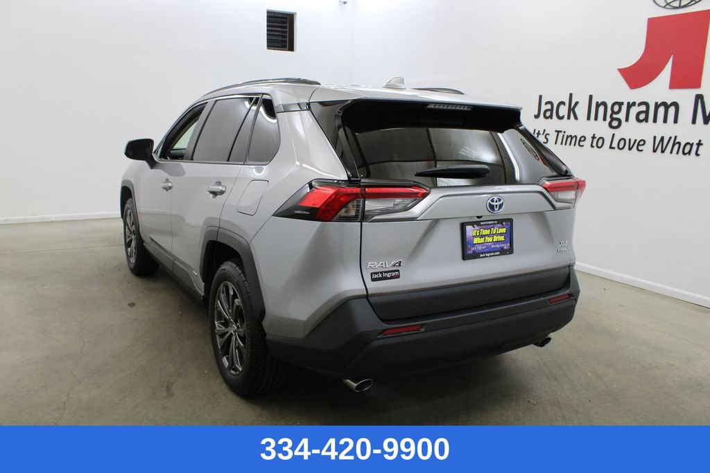 Used 2022 Toyota RAV4 XLE Premium image 2