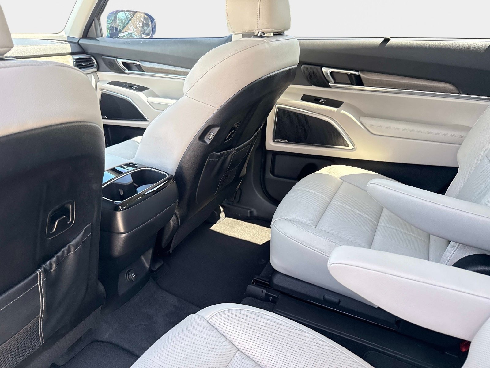 Used 2020 Kia Telluride SX w/ Towing Package FWD image 14