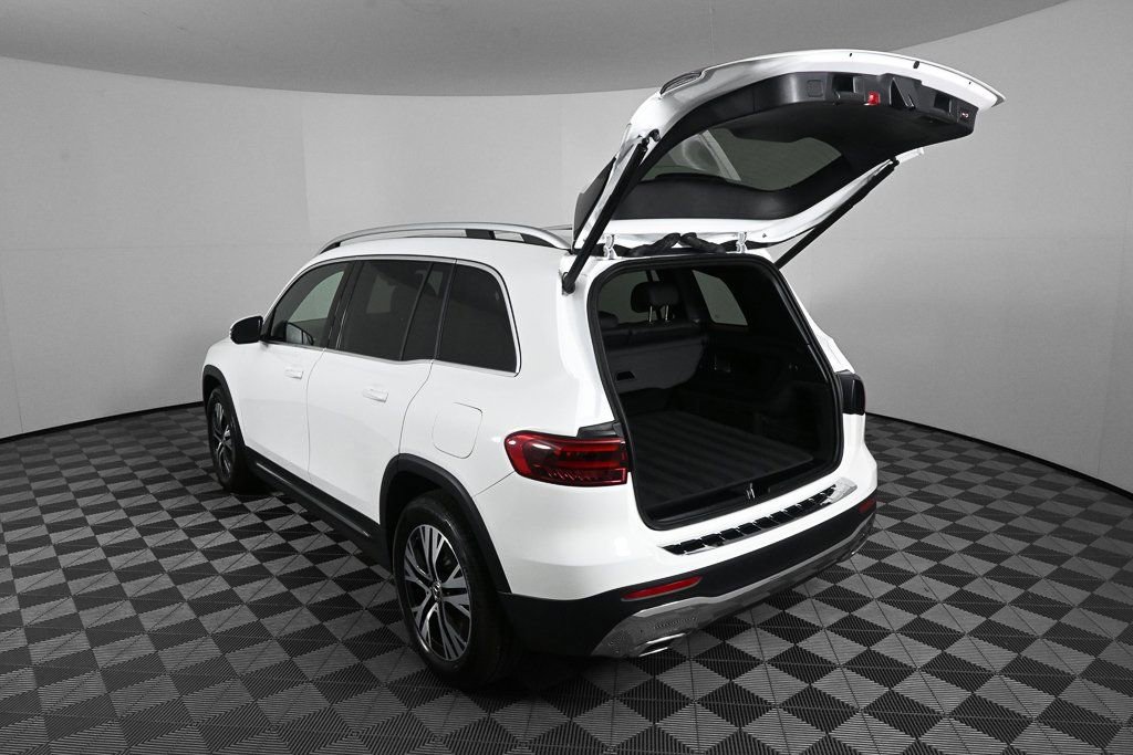Used 2025 Mercedes-Benz GLB 250 image 32