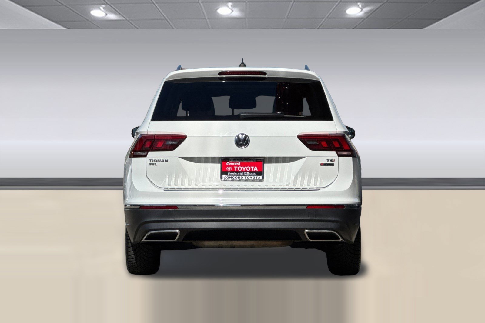 Used 2018 Volkswagen Tiguan SEL AWD/4WD image 8