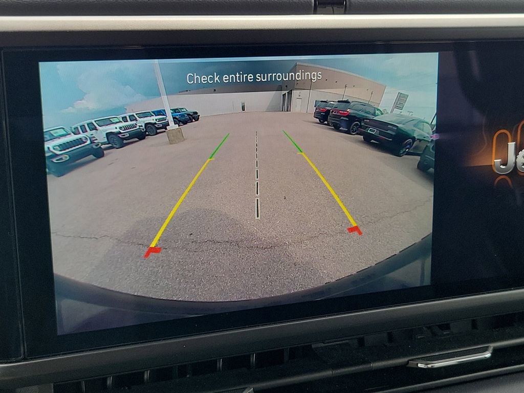 Used 2025 Jeep Wrangler Unlimited Sahara image 8