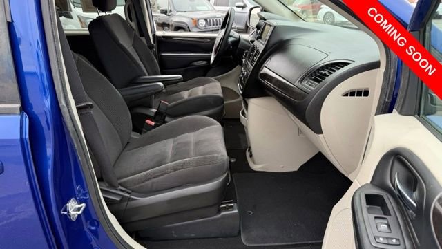 Used 2018 Dodge Grand Caravan SE w/ UConnect Hands-Free Group image 18