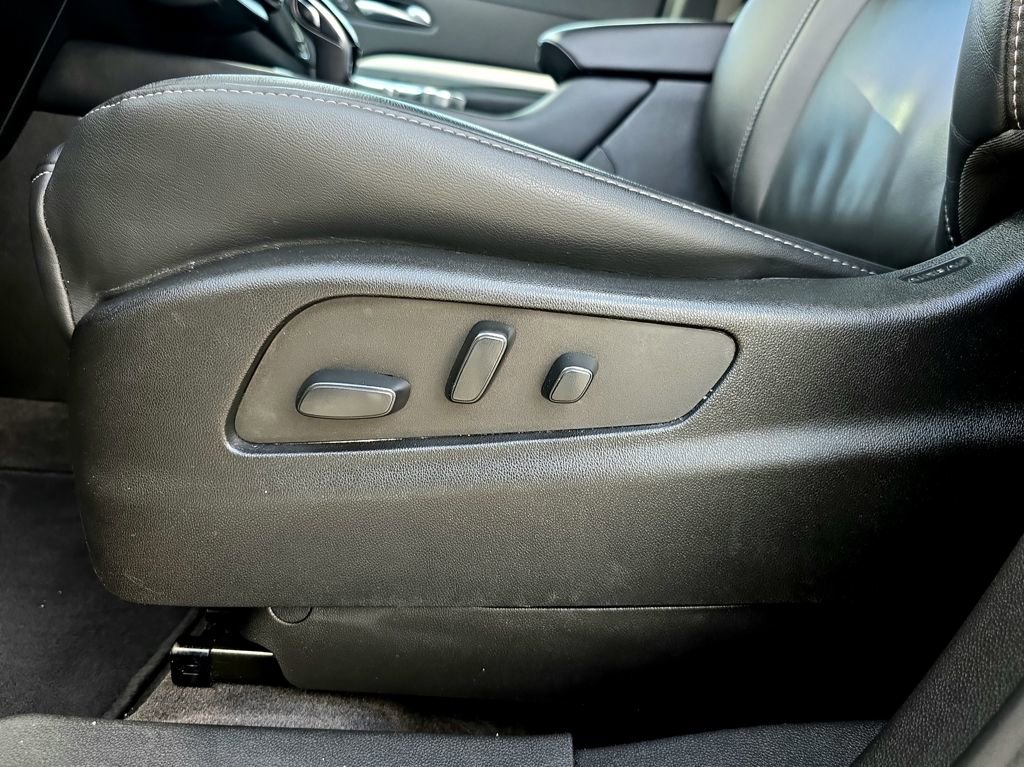 Used 2022 Cadillac XT4 Premium Luxury w/ Safety Alert Package image 21