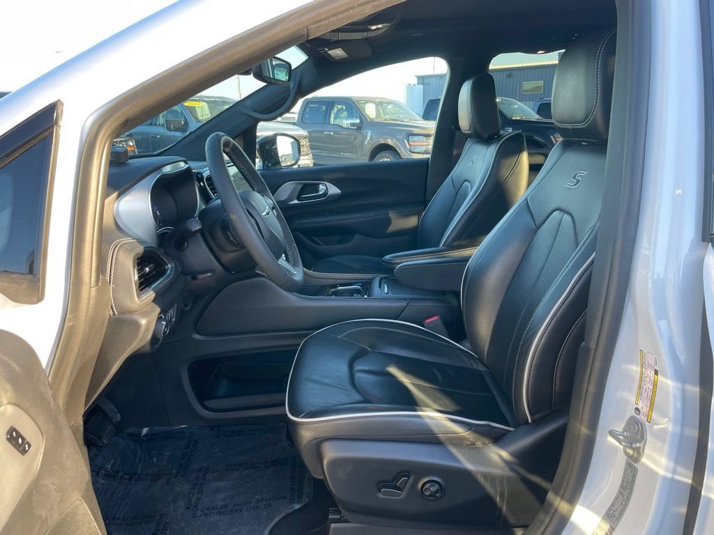 Used 2025 Chrysler Pacifica Limited FWD image 7