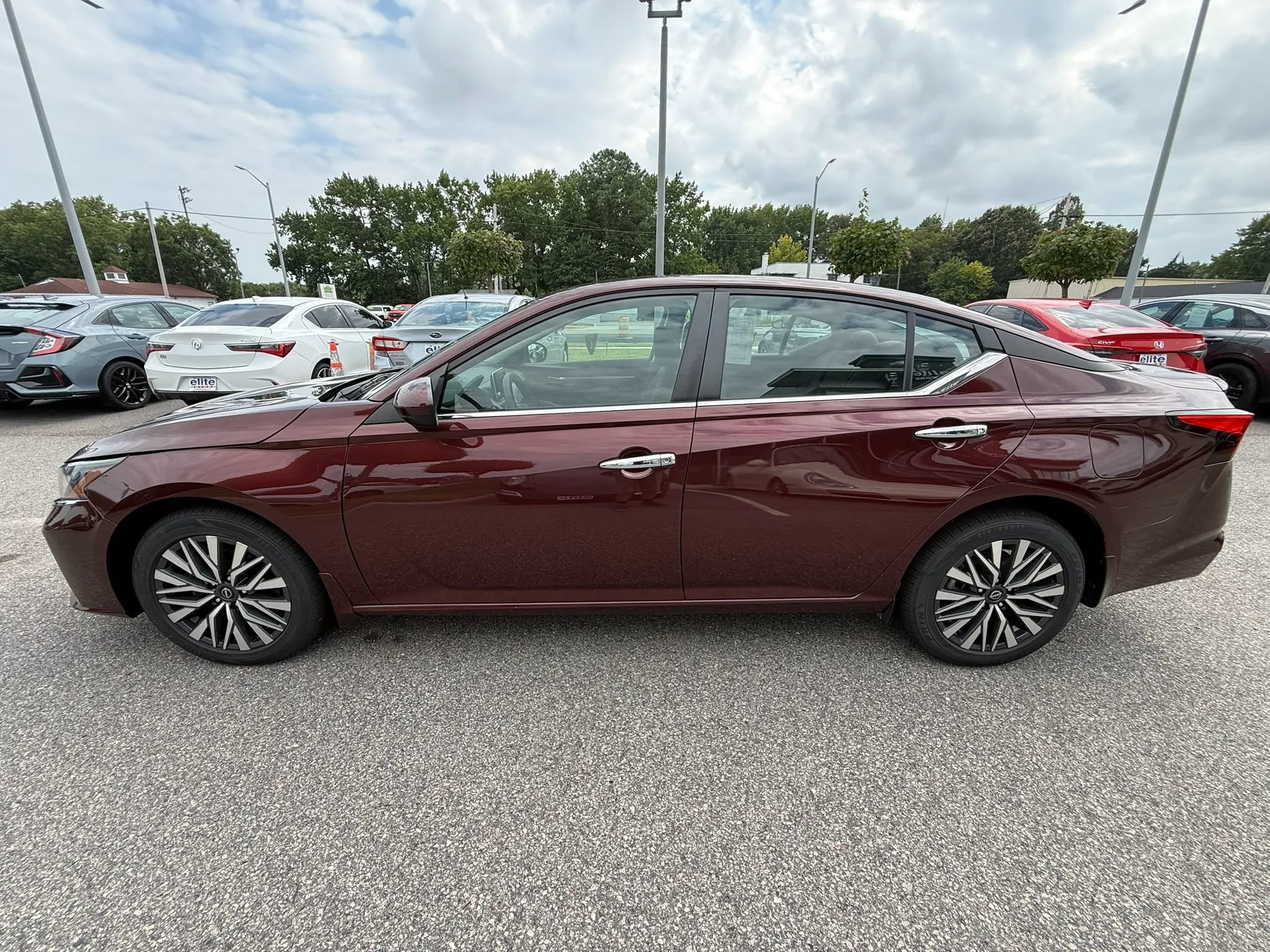 Used 2023 Nissan Altima 2.5 SV AWD/4WD image 4