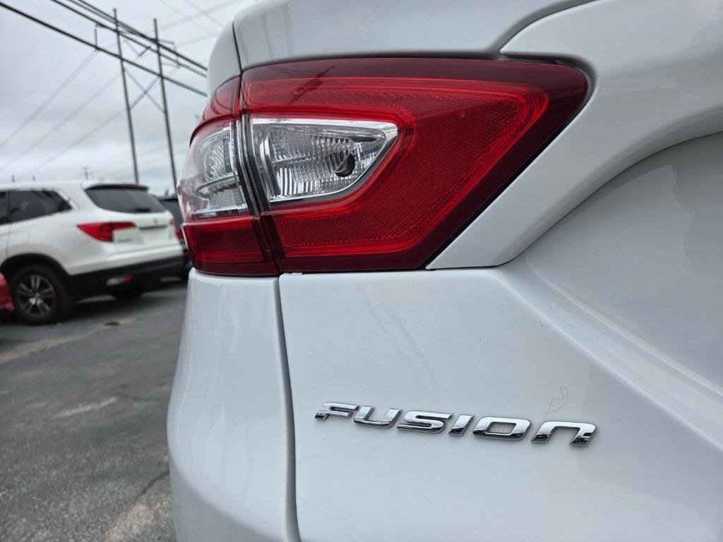Used 2013 Ford Fusion SE FWD image 28