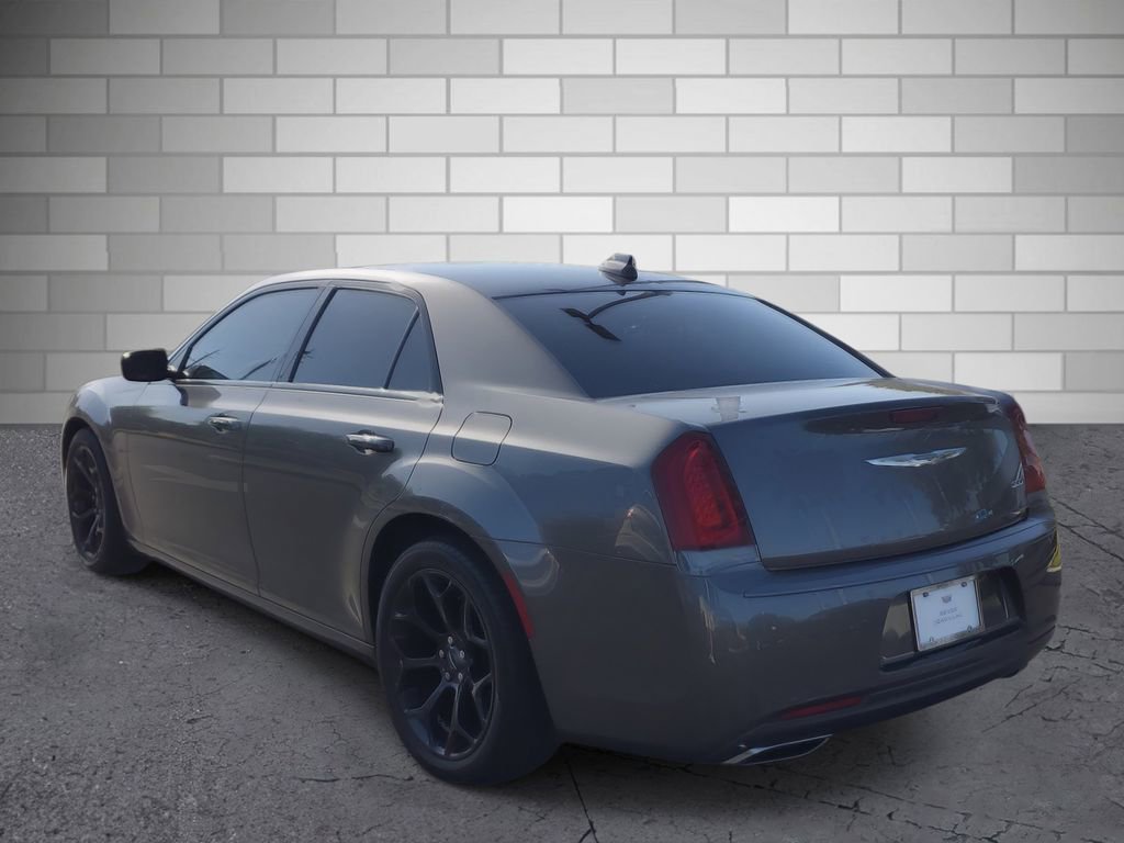 Used 2019 Chrysler 300 Touring w/ Sport Appearance Package RWD image 3