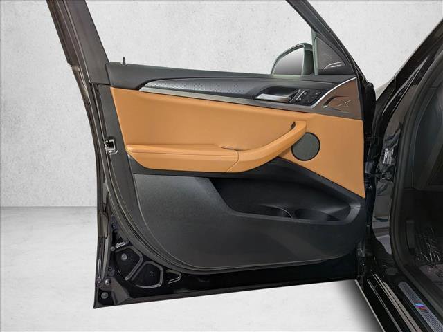 Used 2025 BMW X4 xDrive30i w/ Premium Package image 13