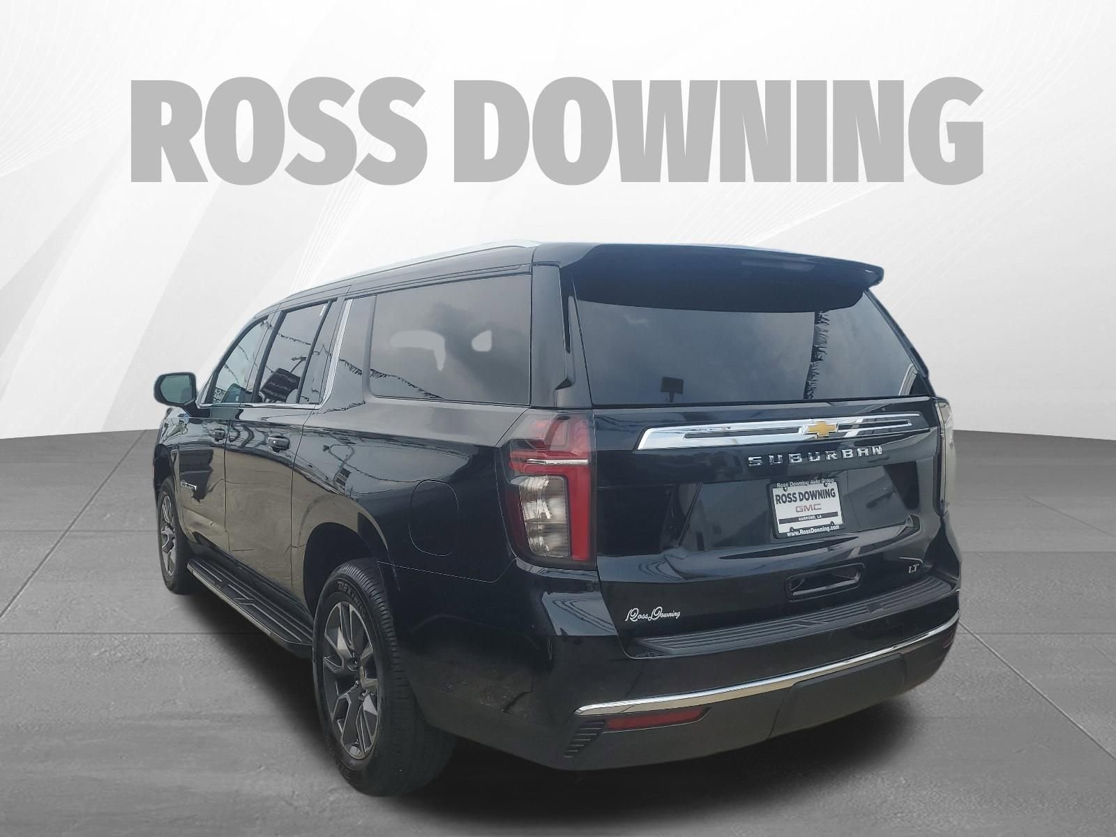 Used 2023 Chevrolet Suburban LT w/ Luxury Package RWD image 6