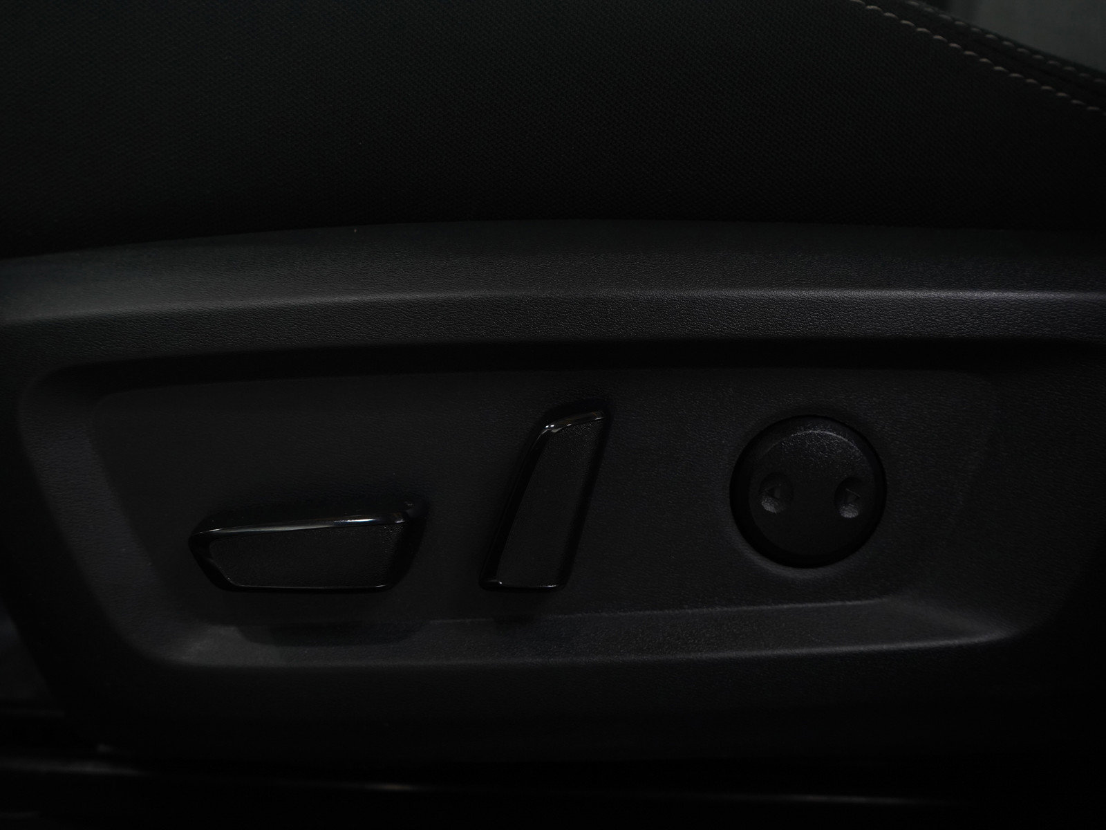 Used 2025 Nissan Rogue SV image 23