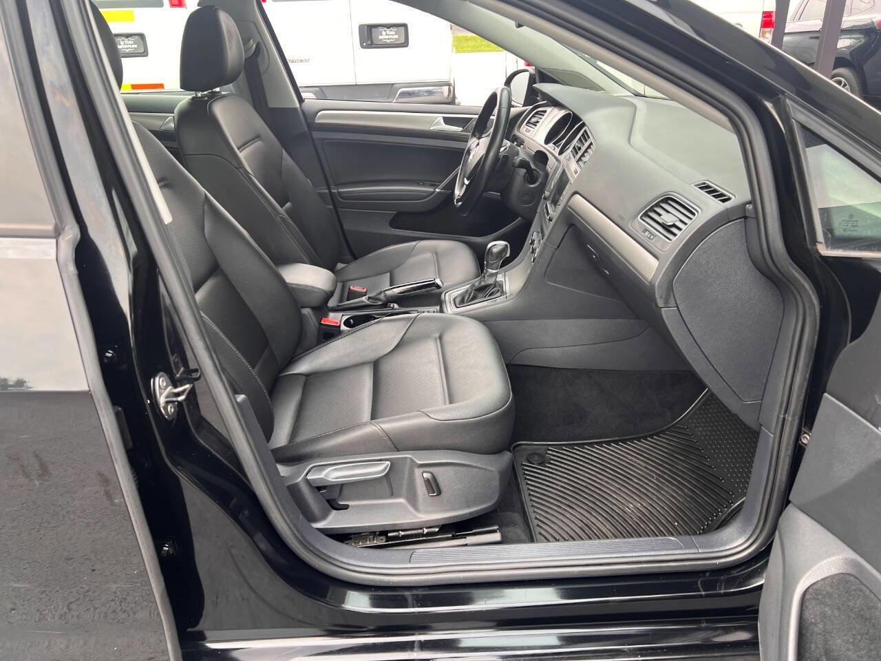 Used 2016 Volkswagen Golf SE image 14