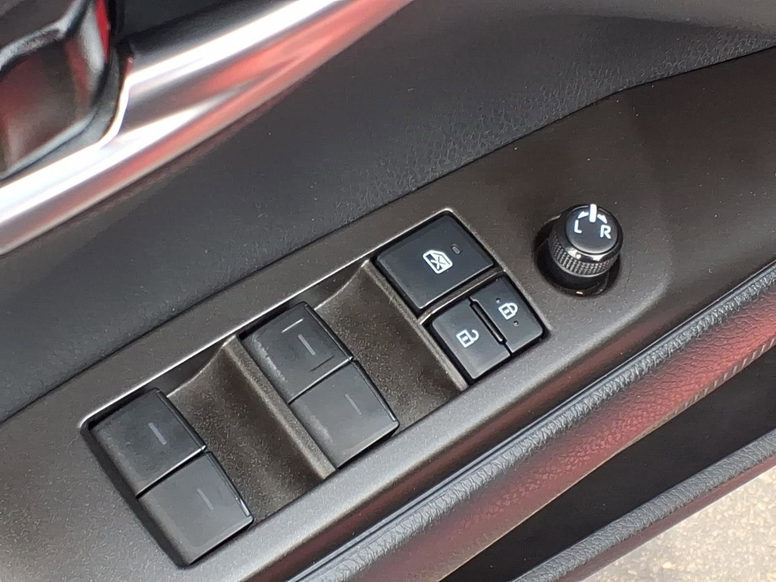 Used 2021 Toyota Camry SE w/ Carpet Mat Package (TMS) FWD image 14