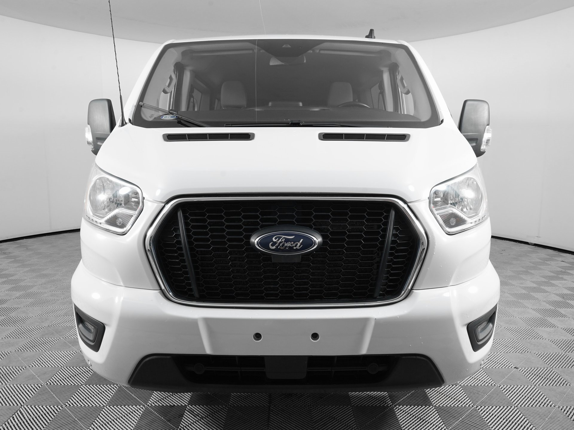 Used 2021 Ford Transit 350 XLT image 2