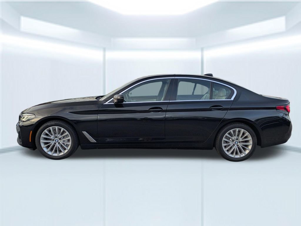 Used 2021 BMW 530i xDrive w/ Premium Package image 2