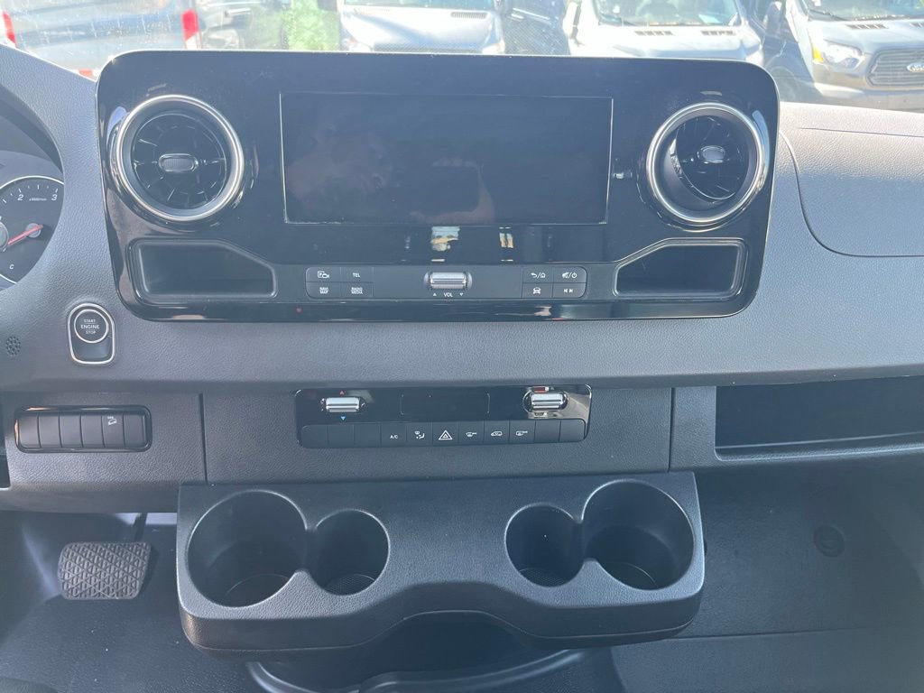 Used 2024 Mercedes-Benz Sprinter 2500 image 16