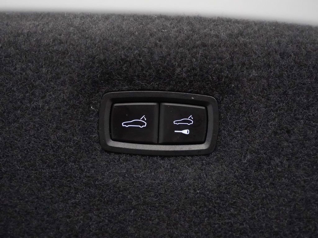 Certified 2022 Porsche Taycan 4S w/ Premium Package image 14