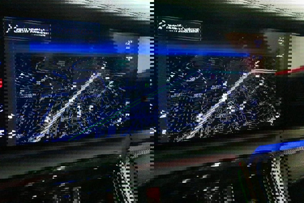 Used 2025 Porsche Panamera image 28