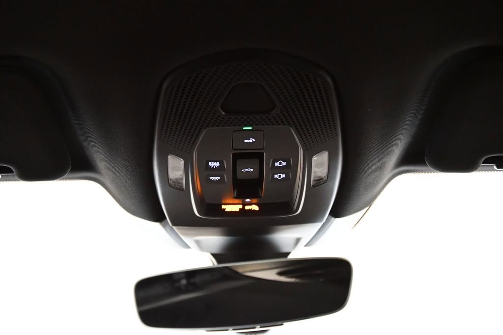 Used 2025 Porsche Panamera image 17