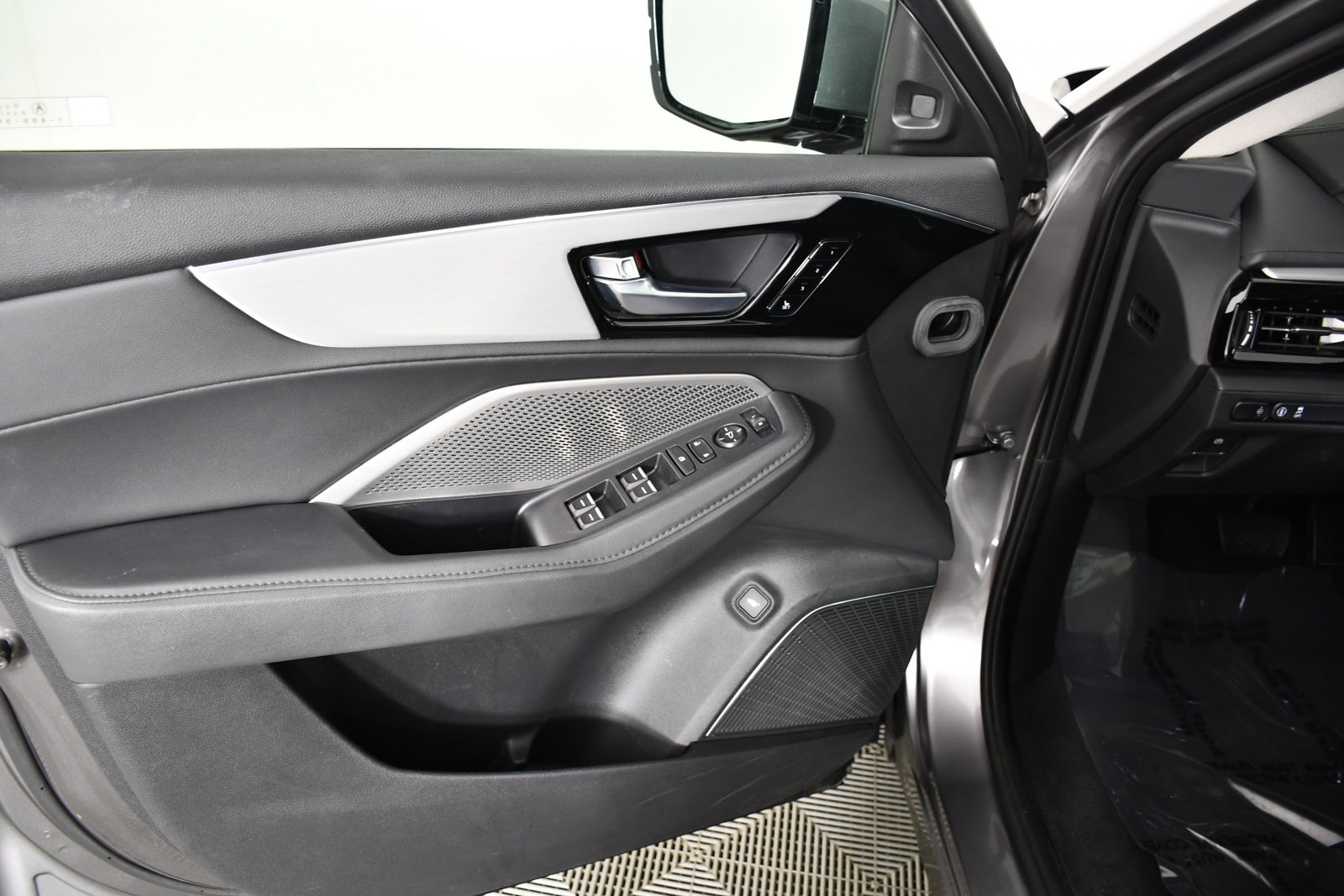 Certified 2024 Acura MDX SH-AWD image 35